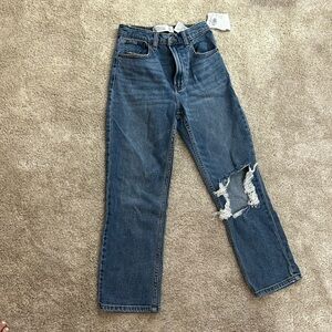 NWT Abercrombie and Fitch straight leg jeans 00/24